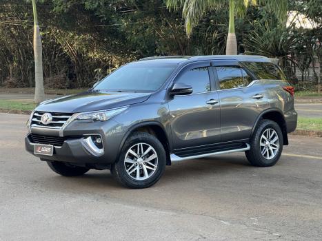 TOYOTA Hilux SW4 2.8 16V 4P SRX 4X4 7 LUGARES TURBO DIESEL AUTOMTICO, Foto 2
