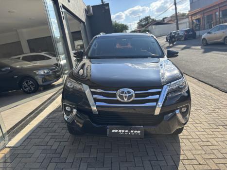 TOYOTA Hilux SW4 2.8 16V 4P SRX 4X4 7 LUGARES TURBO DIESEL AUTOMTICO, Foto 2