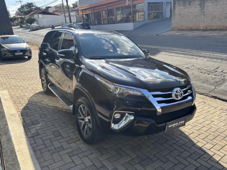 TOYOTA Hilux SW4 2.8 16V 4P SRX 4X4 7 LUGARES TURBO DIESEL AUTOMTICO, Foto 3