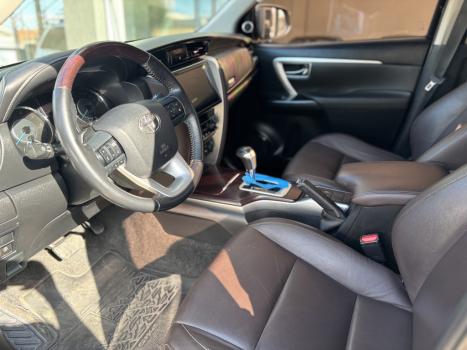 TOYOTA Hilux SW4 2.8 16V 4P SRX 4X4 7 LUGARES TURBO DIESEL AUTOMTICO, Foto 6