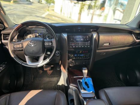 TOYOTA Hilux SW4 2.8 16V 4P SRX 4X4 7 LUGARES TURBO DIESEL AUTOMTICO, Foto 7