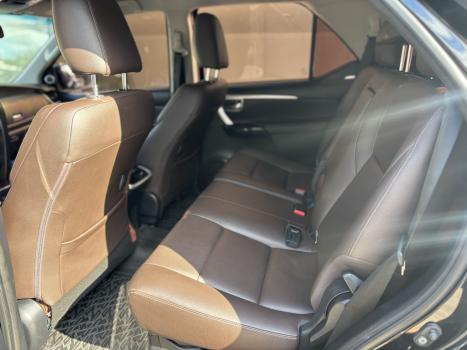 TOYOTA Hilux SW4 2.8 16V 4P SRX 4X4 7 LUGARES TURBO DIESEL AUTOMTICO, Foto 8