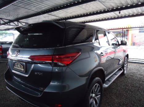 TOYOTA Hilux SW4 2.8 16V 4P SRX 4X4 7 LUGARES TURBO DIESEL AUTOMTICO, Foto 4
