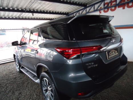 TOYOTA Hilux SW4 2.8 16V 4P SRX 4X4 7 LUGARES TURBO DIESEL AUTOMTICO, Foto 5
