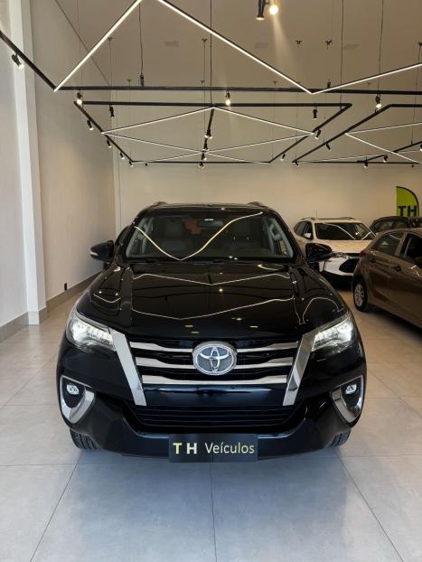 TOYOTA Hilux SW4 2.8 16V 4P SRX 4X4 7 LUGARES TURBO DIESEL AUTOMTICO, Foto 1