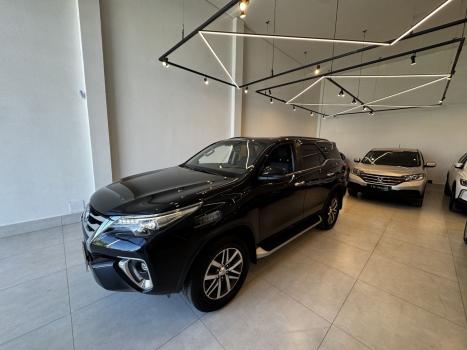 TOYOTA Hilux SW4 2.8 16V 4P SRX 4X4 7 LUGARES TURBO DIESEL AUTOMTICO, Foto 2