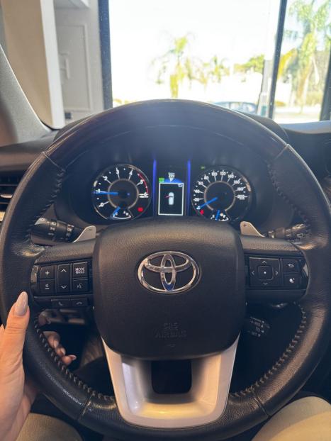 TOYOTA Hilux SW4 2.8 16V 4P SRX 4X4 7 LUGARES TURBO DIESEL AUTOMTICO, Foto 5