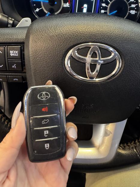 TOYOTA Hilux SW4 2.8 16V 4P SRX 4X4 7 LUGARES TURBO DIESEL AUTOMTICO, Foto 7