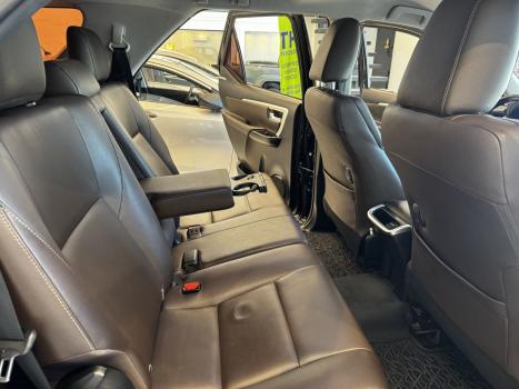 TOYOTA Hilux SW4 2.8 16V 4P SRX 4X4 7 LUGARES TURBO DIESEL AUTOMTICO, Foto 15