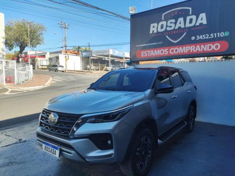 TOYOTA Hilux SW4 2.8 4P SRX 4X4 DIAMOND 7 LUGARES TURBO DIESEL AUTOMTICO, Foto 1