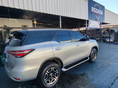 TOYOTA Hilux SW4 2.8 4P SRX 4X4 DIAMOND 7 LUGARES TURBO DIESEL AUTOMTICO, Foto 4