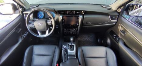 TOYOTA Hilux SW4 2.8 4P SRX 4X4 DIAMOND 7 LUGARES TURBO DIESEL AUTOMTICO, Foto 5