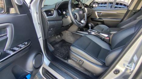 TOYOTA Hilux SW4 2.8 4P SRX 4X4 DIAMOND 7 LUGARES TURBO DIESEL AUTOMTICO, Foto 8