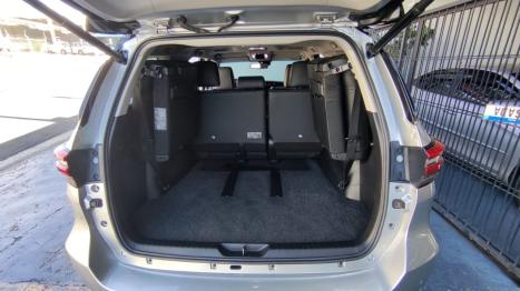 TOYOTA Hilux SW4 2.8 4P SRX 4X4 DIAMOND 7 LUGARES TURBO DIESEL AUTOMTICO, Foto 9