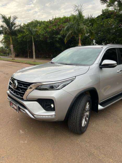 TOYOTA Hilux SW4 2.8 16V 4P SRX 4X4 7 LUGARES TURBO DIESEL AUTOMTICO, Foto 3