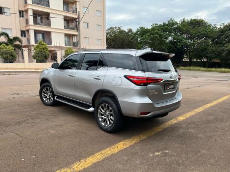 TOYOTA Hilux SW4 2.8 16V 4P SRX 4X4 7 LUGARES TURBO DIESEL AUTOMTICO, Foto 5