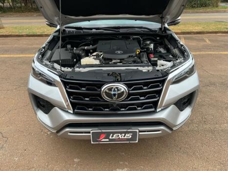 TOYOTA Hilux SW4 2.8 16V 4P SRX 4X4 7 LUGARES TURBO DIESEL AUTOMTICO, Foto 10
