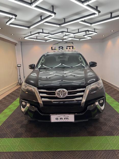 TOYOTA Hilux SW4 2.8 16V 4P SRX 4X4 7 LUGARES TURBO DIESEL AUTOMTICO, Foto 2