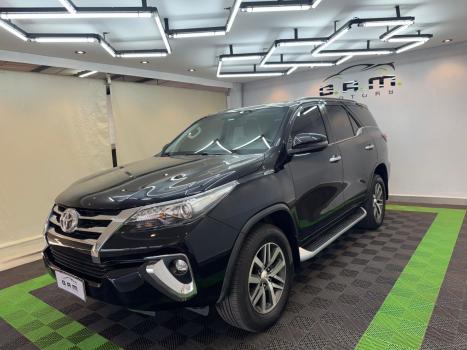 TOYOTA Hilux SW4 2.8 16V 4P SRX 4X4 7 LUGARES TURBO DIESEL AUTOMTICO, Foto 3