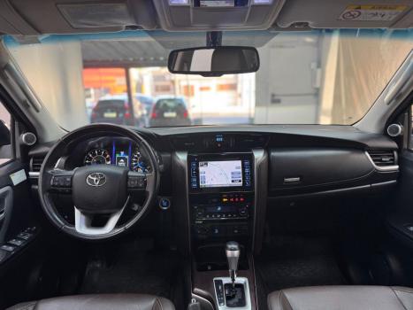 TOYOTA Hilux SW4 2.8 16V 4P SRX 4X4 7 LUGARES TURBO DIESEL AUTOMTICO, Foto 7
