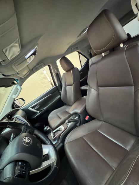 TOYOTA Hilux SW4 2.8 16V 4P SRX 4X4 7 LUGARES TURBO DIESEL AUTOMTICO, Foto 8