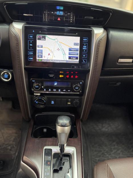TOYOTA Hilux SW4 2.8 16V 4P SRX 4X4 7 LUGARES TURBO DIESEL AUTOMTICO, Foto 9