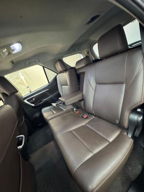 TOYOTA Hilux SW4 2.8 16V 4P SRX 4X4 7 LUGARES TURBO DIESEL AUTOMTICO, Foto 10