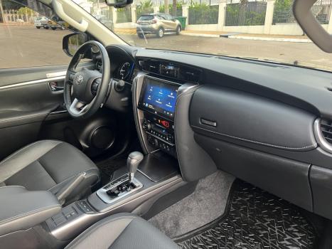TOYOTA Hilux SW4 2.8 16V 4P SRX 4X4 7 LUGARES TURBO DIESEL AUTOMTICO, Foto 15