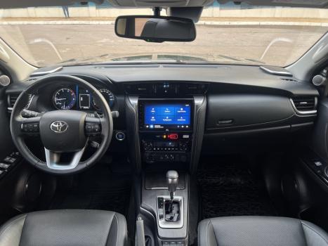 TOYOTA Hilux SW4 2.8 16V 4P SRX 4X4 7 LUGARES TURBO DIESEL AUTOMTICO, Foto 13