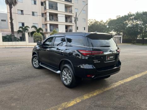 TOYOTA Hilux SW4 2.8 16V 4P SRX 4X4 7 LUGARES TURBO DIESEL AUTOMTICO, Foto 4