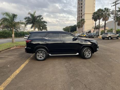 TOYOTA Hilux SW4 2.8 16V 4P SRX 4X4 7 LUGARES TURBO DIESEL AUTOMTICO, Foto 7