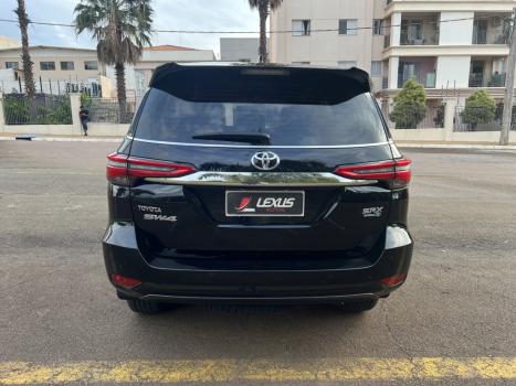 TOYOTA Hilux SW4 2.8 16V 4P SRX 4X4 7 LUGARES TURBO DIESEL AUTOMTICO, Foto 8
