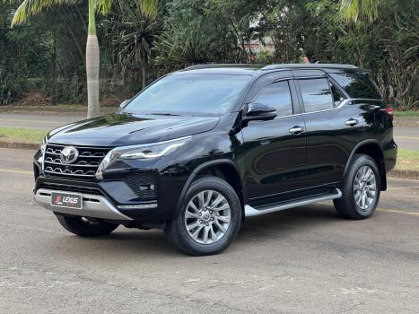 TOYOTA Hilux SW4 2.8 16V 4P SRX 4X4 7 LUGARES TURBO DIESEL AUTOMTICO, Foto 3