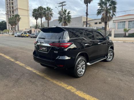 TOYOTA Hilux SW4 2.8 16V 4P SRX 4X4 7 LUGARES TURBO DIESEL AUTOMTICO, Foto 5