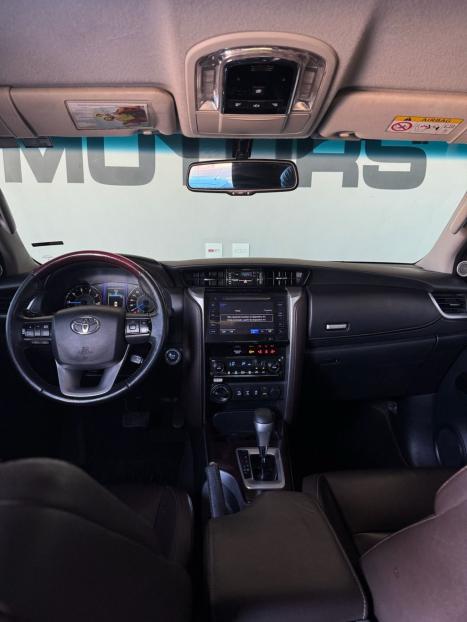 TOYOTA Hilux SW4 2.8 16V 4P SRX 4X4 7 LUGARES TURBO DIESEL AUTOMTICO, Foto 6