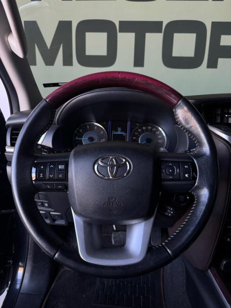 TOYOTA Hilux SW4 2.8 16V 4P SRX 4X4 7 LUGARES TURBO DIESEL AUTOMTICO, Foto 7