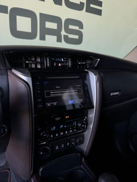 TOYOTA Hilux SW4 2.8 16V 4P SRX 4X4 7 LUGARES TURBO DIESEL AUTOMTICO, Foto 8