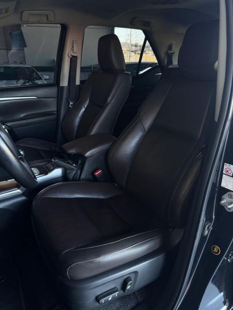 TOYOTA Hilux SW4 2.8 16V 4P SRX 4X4 7 LUGARES TURBO DIESEL AUTOMTICO, Foto 10