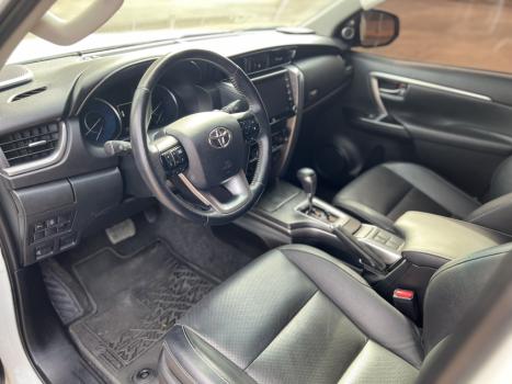 TOYOTA Hilux SW4 2.8 16V 4P SRX 4X4 7 LUGARES TURBO DIESEL AUTOMTICO, Foto 13
