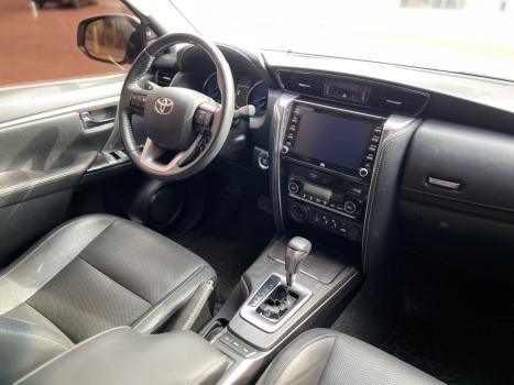 TOYOTA Hilux SW4 2.8 16V 4P SRX 4X4 7 LUGARES TURBO DIESEL AUTOMTICO, Foto 12