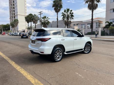 TOYOTA Hilux SW4 2.8 16V 4P SRX 4X4 7 LUGARES TURBO DIESEL AUTOMTICO, Foto 4