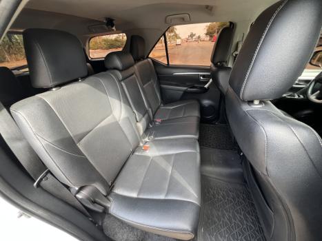 TOYOTA Hilux SW4 2.8 16V 4P SRX 4X4 7 LUGARES TURBO DIESEL AUTOMTICO, Foto 16