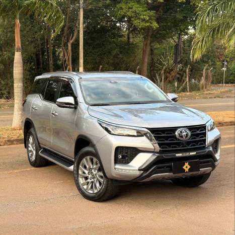 TOYOTA Hilux SW4 2.8 16V 4P SRX PLATINUM 4X4 7 LUGARES TURBO DIESEL AUTOMTICO, Foto 1