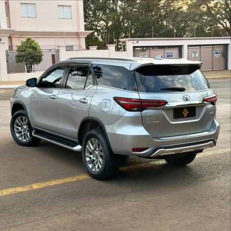 TOYOTA Hilux SW4 2.8 16V 4P SRX PLATINUM 4X4 7 LUGARES TURBO DIESEL AUTOMTICO, Foto 4