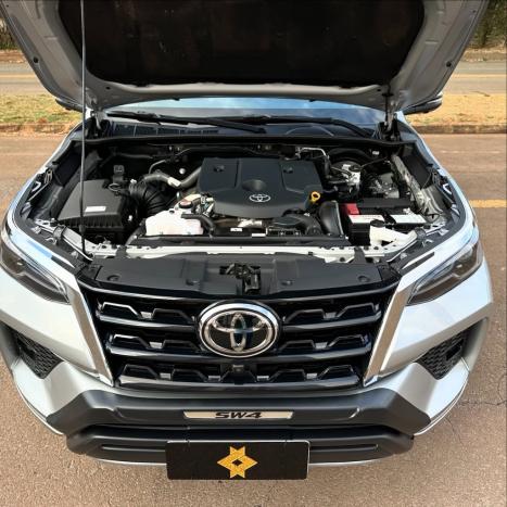 TOYOTA Hilux SW4 2.8 16V 4P SRX PLATINUM 4X4 7 LUGARES TURBO DIESEL AUTOMTICO, Foto 5