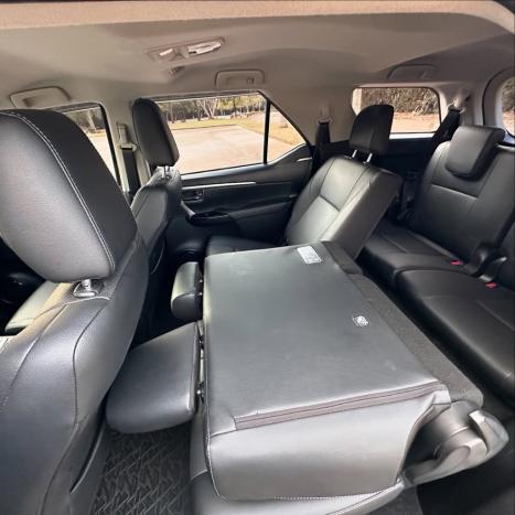 TOYOTA Hilux SW4 2.8 16V 4P SRX PLATINUM 4X4 7 LUGARES TURBO DIESEL AUTOMTICO, Foto 6