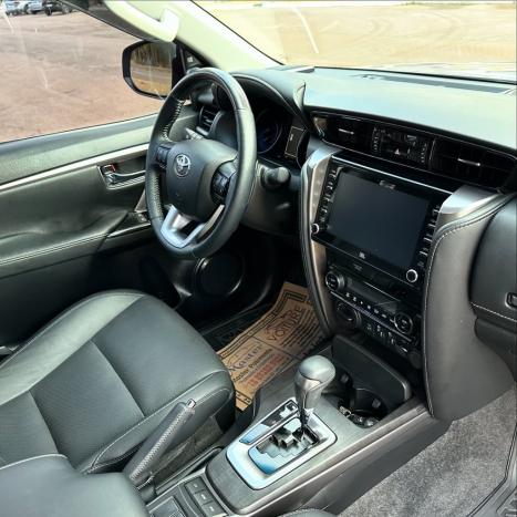 TOYOTA Hilux SW4 2.8 16V 4P SRX PLATINUM 4X4 7 LUGARES TURBO DIESEL AUTOMTICO, Foto 9