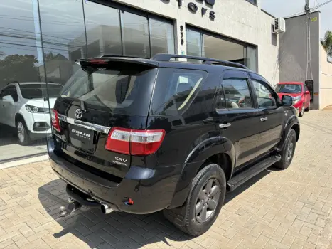 TOYOTA Hilux SW4 3.0 16V 4P SRV 4X4 7 LUGARES TURBO DIESEL AUTOMTICO, Foto 4