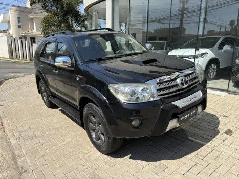 TOYOTA Hilux SW4 3.0 16V 4P SRV 4X4 7 LUGARES TURBO DIESEL AUTOMTICO, Foto 3