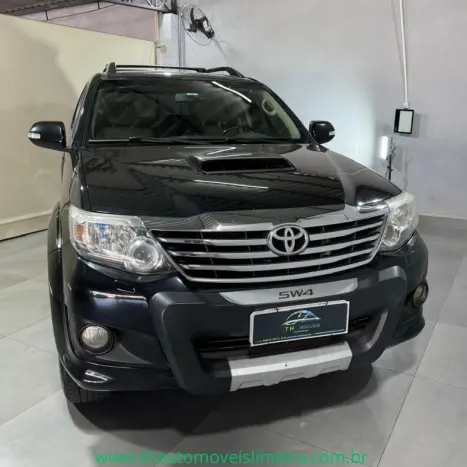 TOYOTA Hilux SW4 3.0 16V 4P SRV 4X4 7 LUGARES TURBO DIESEL AUTOMTICO, Foto 2